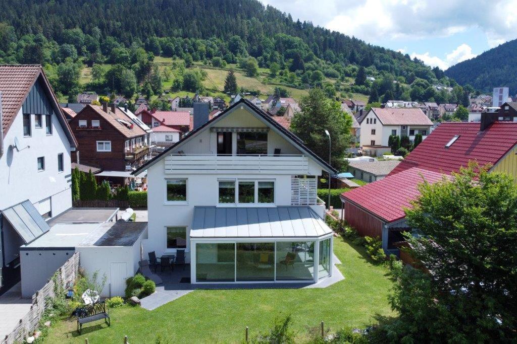 Ferienwohnung Am Enzufer Mit Balkon In Bad Wildbad Im Schwarzwald 外观 照片